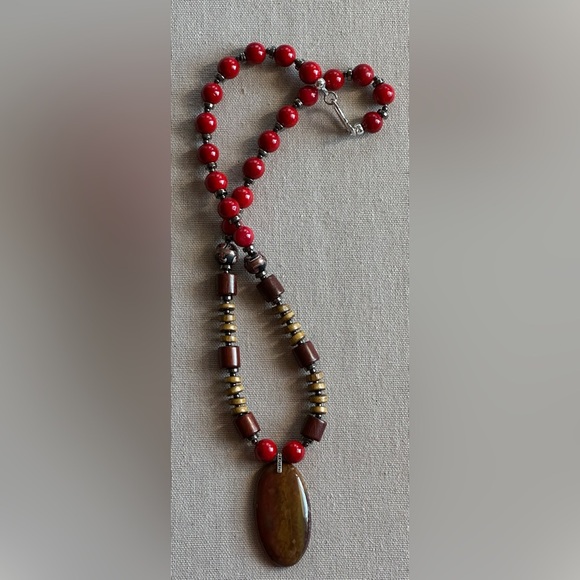 24 inch Coral and Wood bead necklace NWOT - Picture 9 of 11